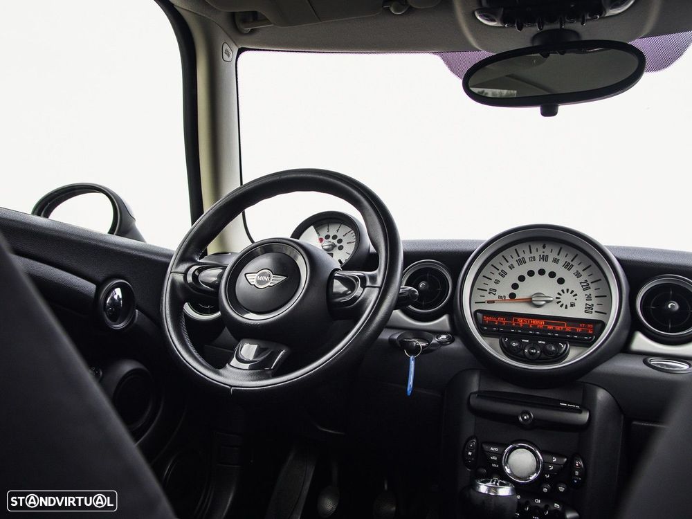 MINI 3 Portas One D - 19