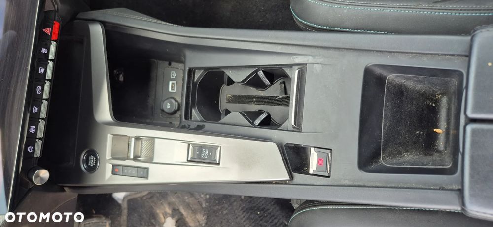 Peugeot 308 1.6 Hybrid PHEV Active Pack EAT8 - 29
