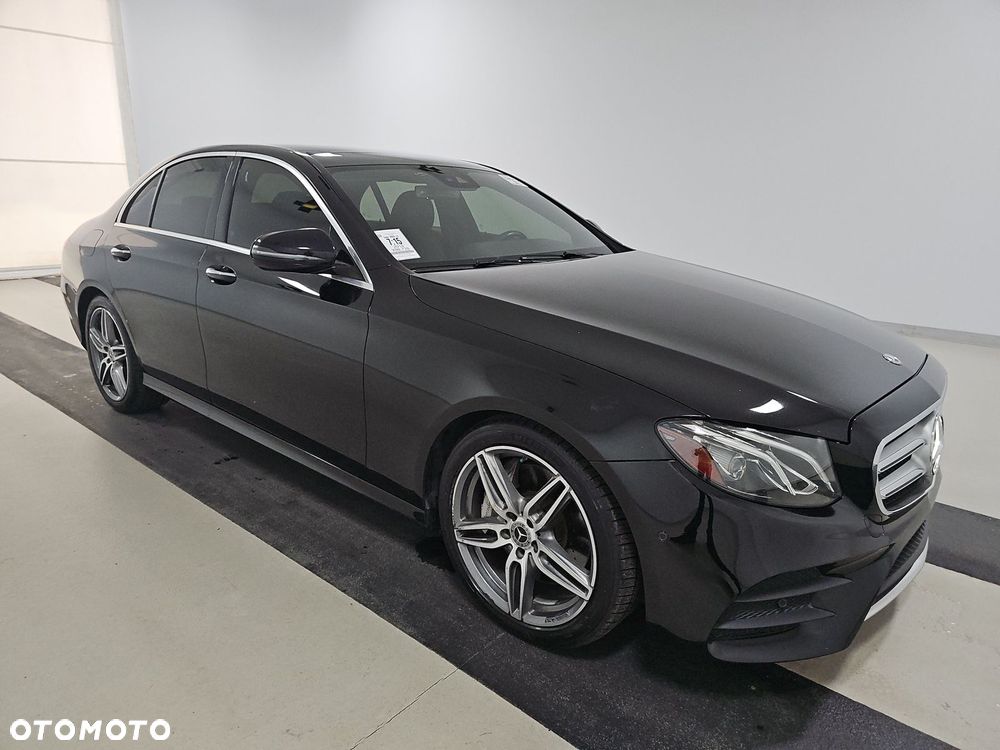 Mercedes-Benz Klasa E 300 9G-TRONIC AMG Line - 3