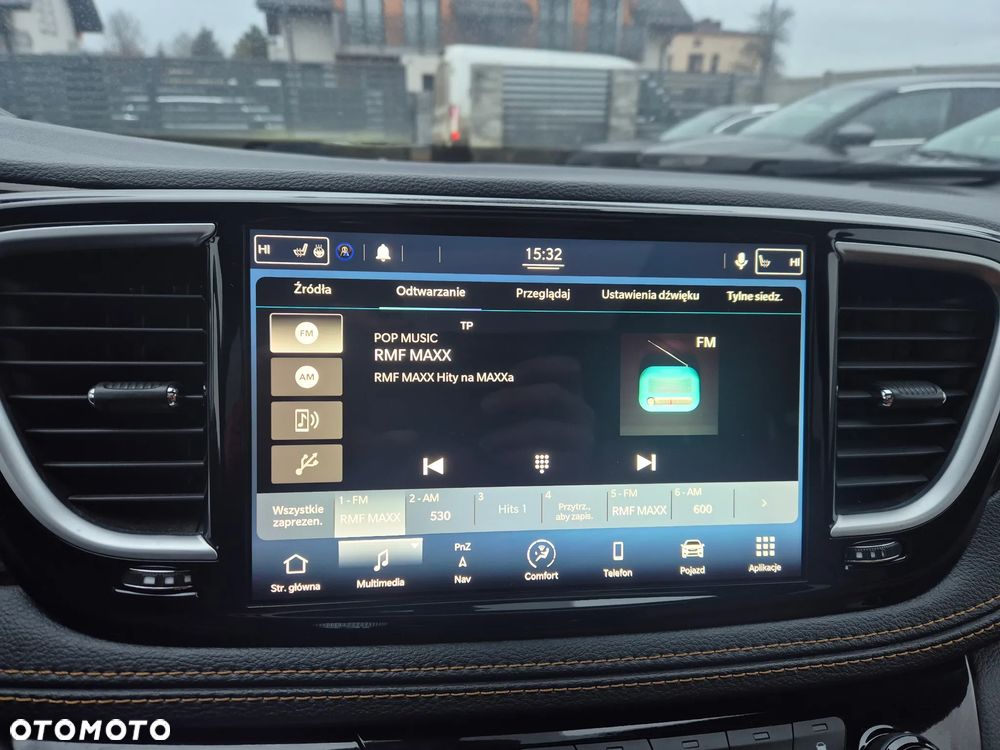 Chrysler Pacifica - 36