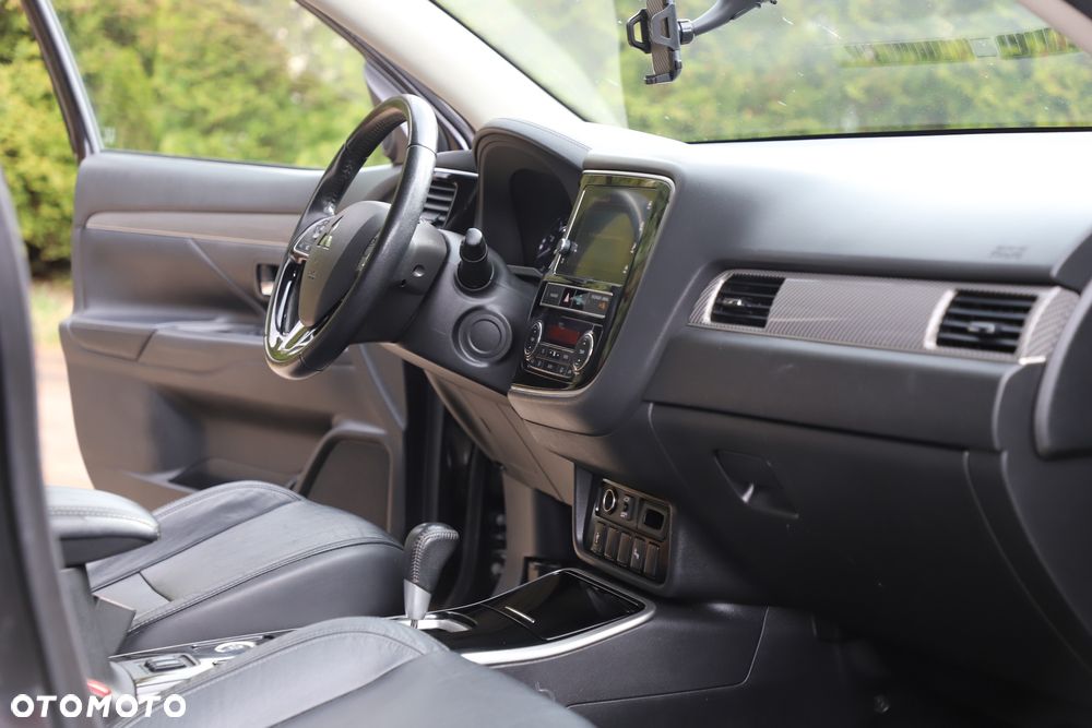 Mitsubishi Outlander - 7