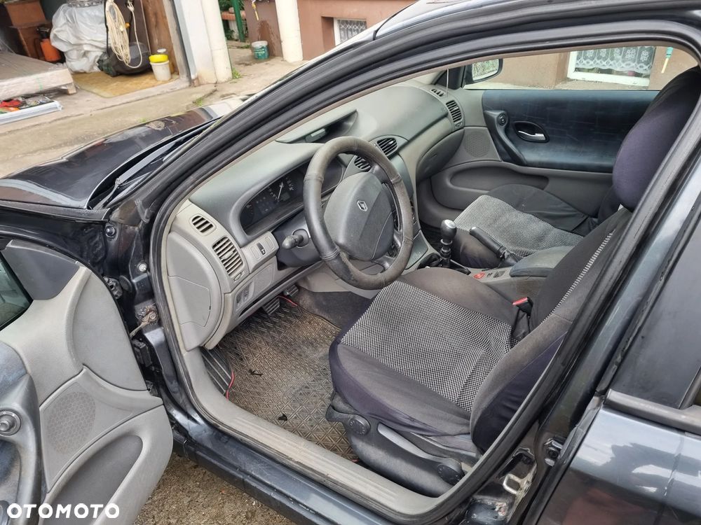 Renault Laguna 1.9 dCi - 8