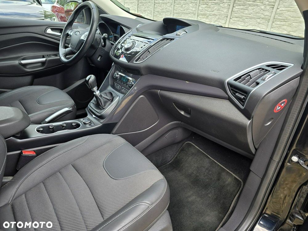 Ford Kuga 1.6 EcoBoost 2x4 Titanium - 10