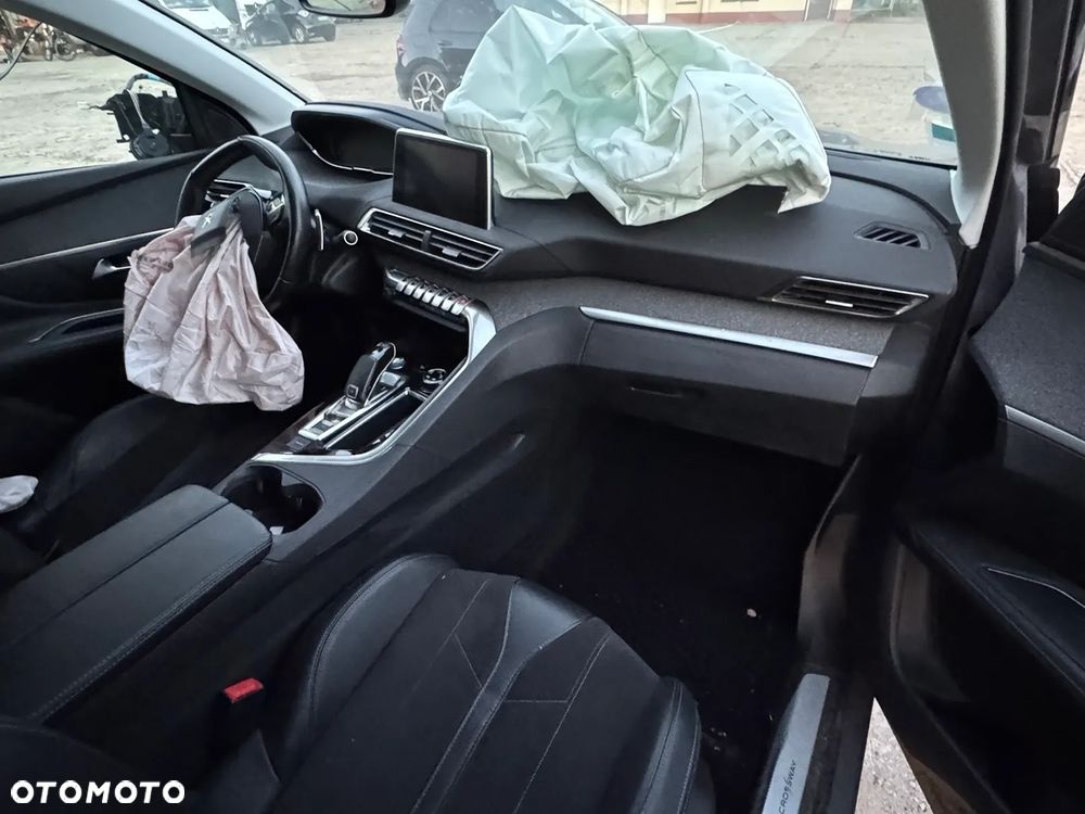Peugeot 3008 PureTech 130 Stop & Start GPF EAT8 Roadtrip - 19