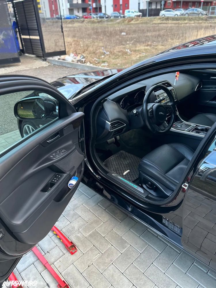 Jaguar XE 20d Aut. Prestige - 3