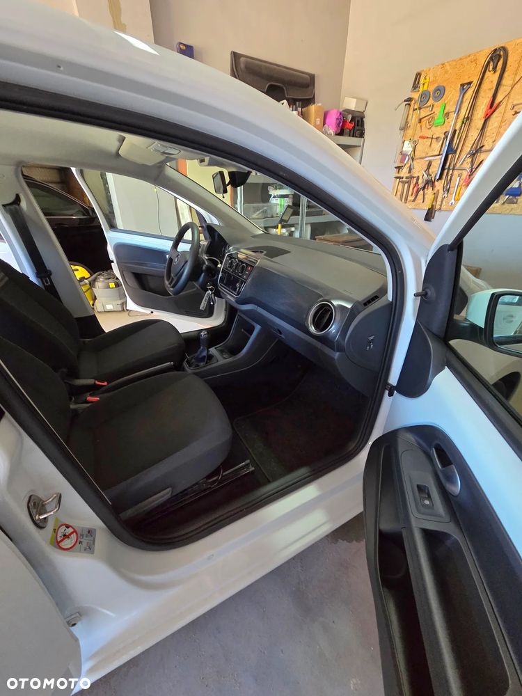 Volkswagen up! move - 12