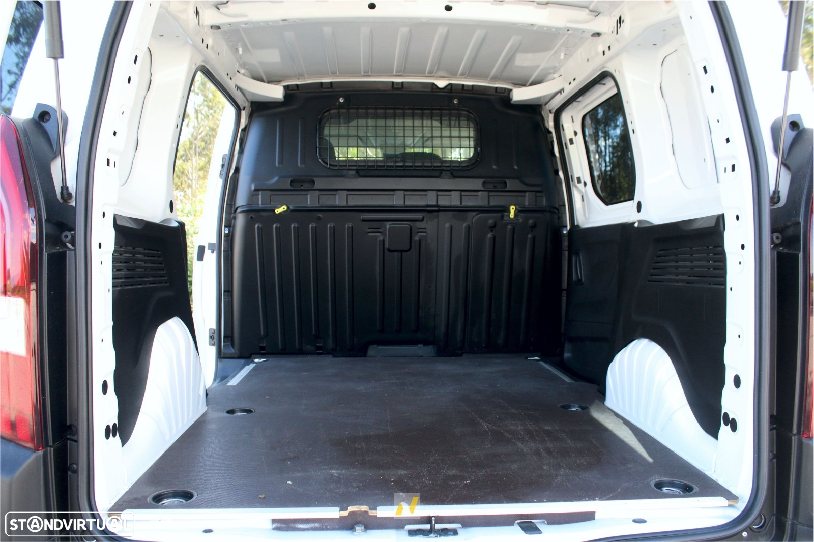 Peugeot Partner 1.5 Buehdi - Automática - 6