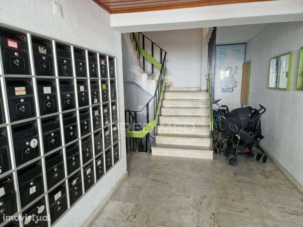 Apartamento Duplex T4  Totalmente Remodelado com garagem para 3 Via... - Grande imagem: 4/32