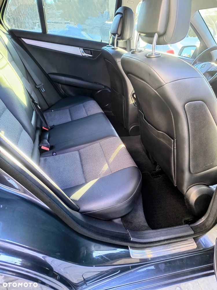 Mercedes-Benz Klasa C 180 CGI Automatik BlueEFFICIENCY Avantgarde - 10