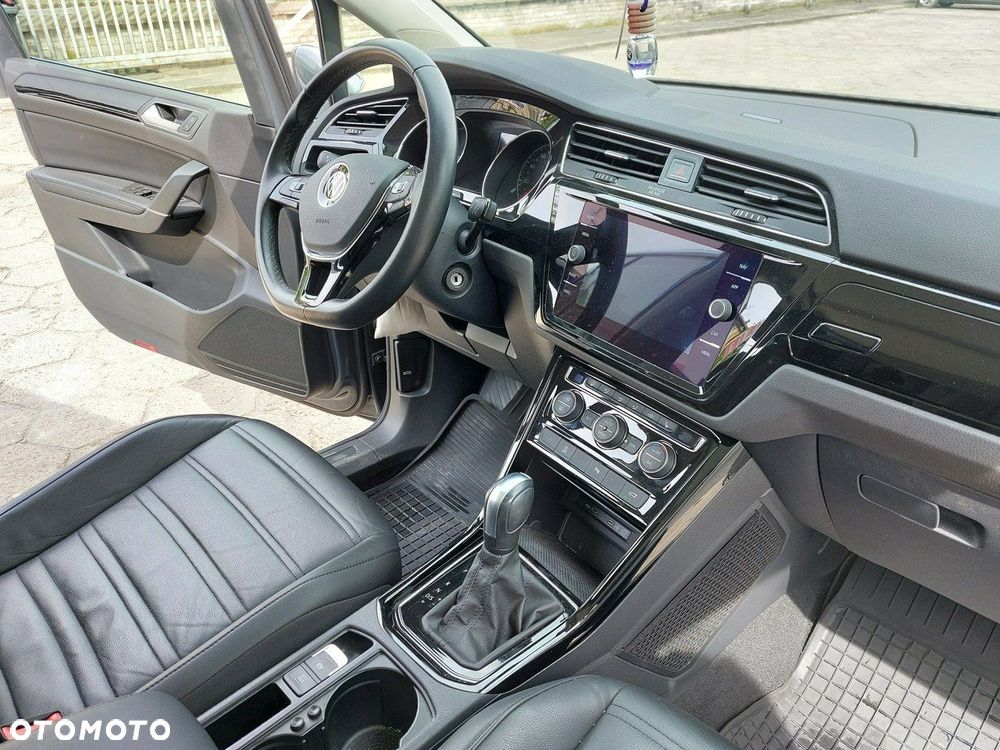 Volkswagen Touran - 15