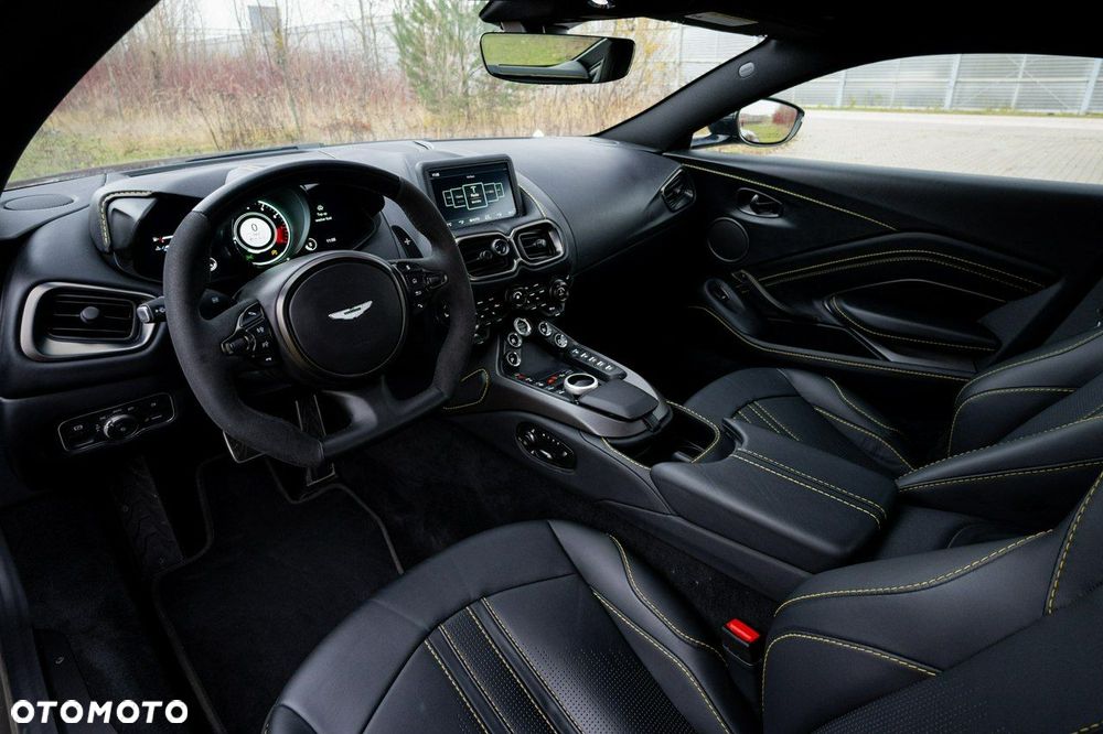 Aston Martin Vantage - 16