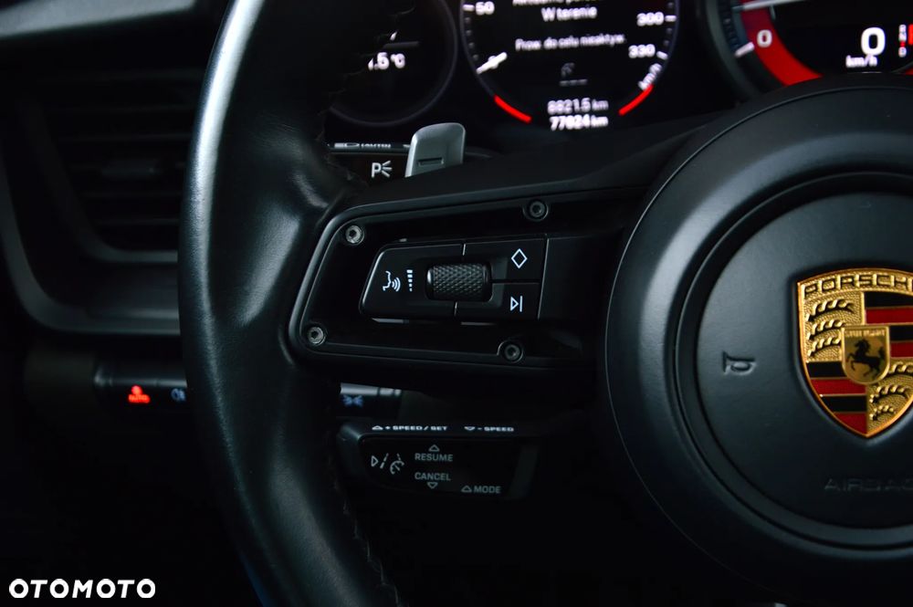 Porsche 911 Carrera 4 GTS - 29