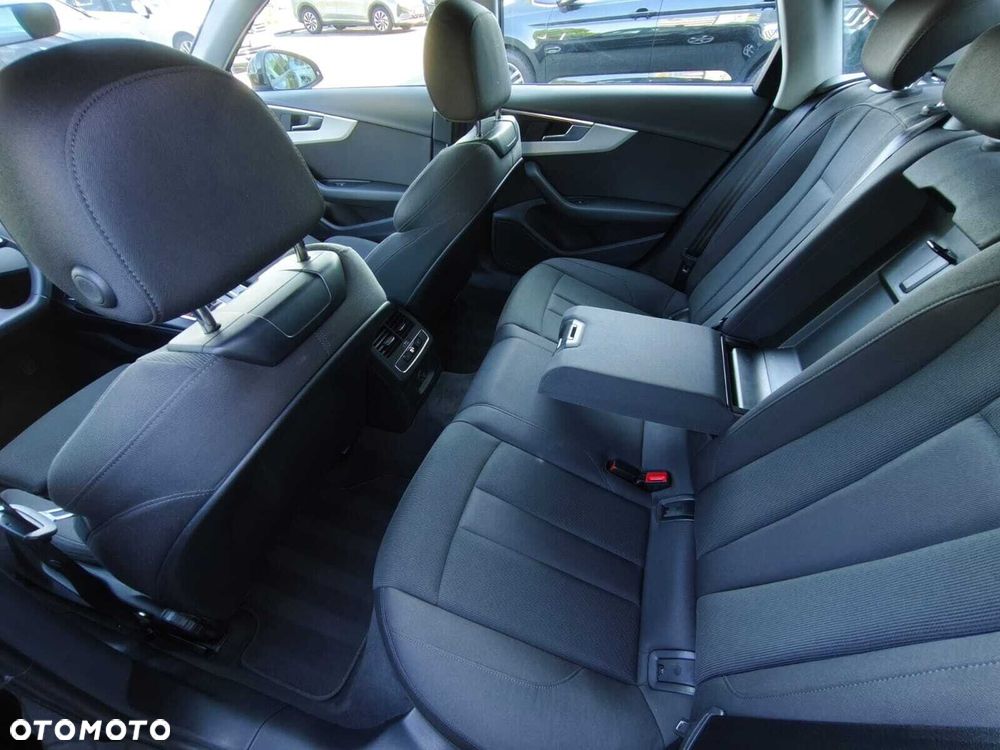 Audi A4 Limousine - 18