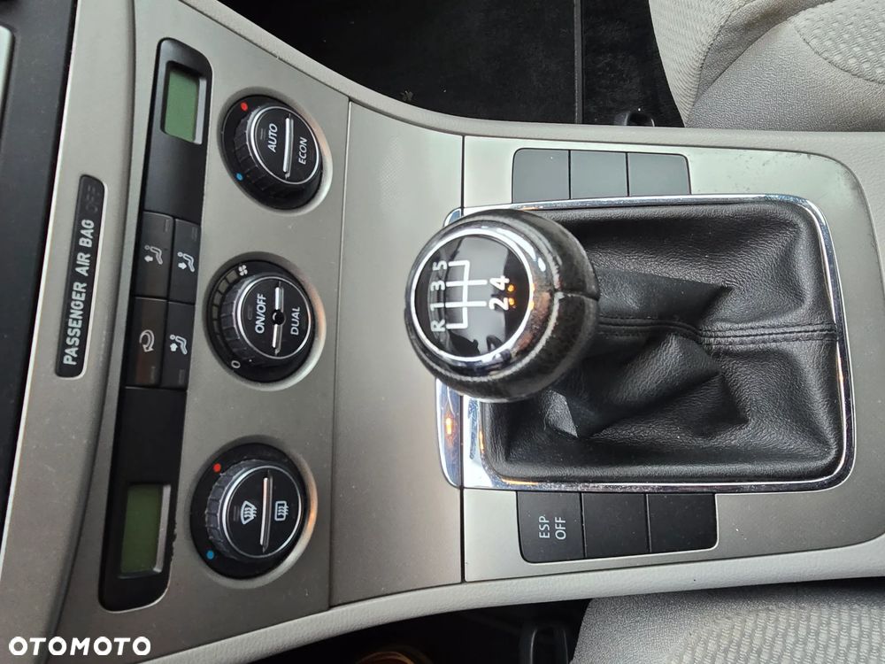 Volkswagen Passat 1.9 TDI Comfortline - 13