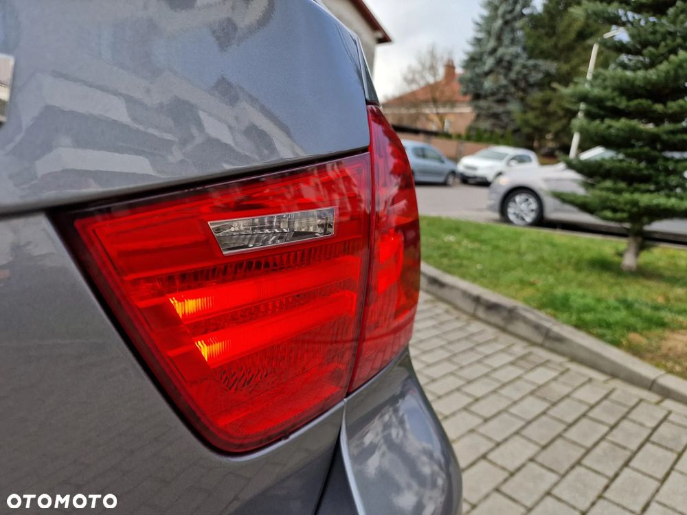BMW Seria 3 320d xDrive - 17