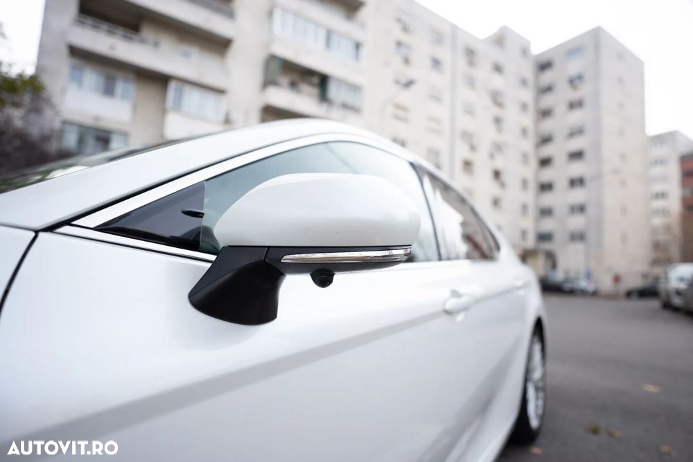 Toyota Camry 2.5 Hybrid Exclusive - 28