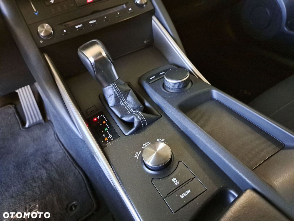 Lexus IS 200t Elegance - 25
