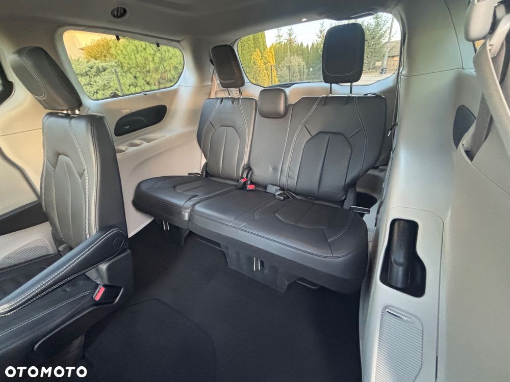 Chrysler Pacifica - 25