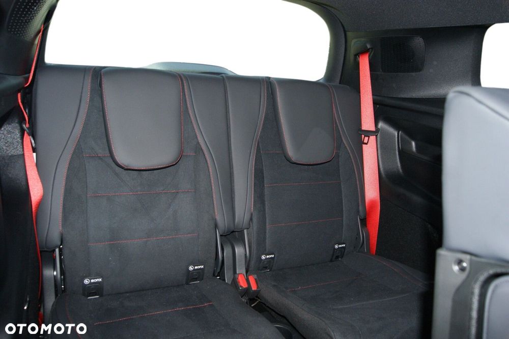 Mercedes-Benz GLB - 11