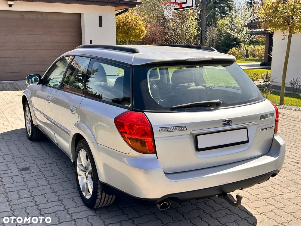 Subaru Outback 2006 photo 2