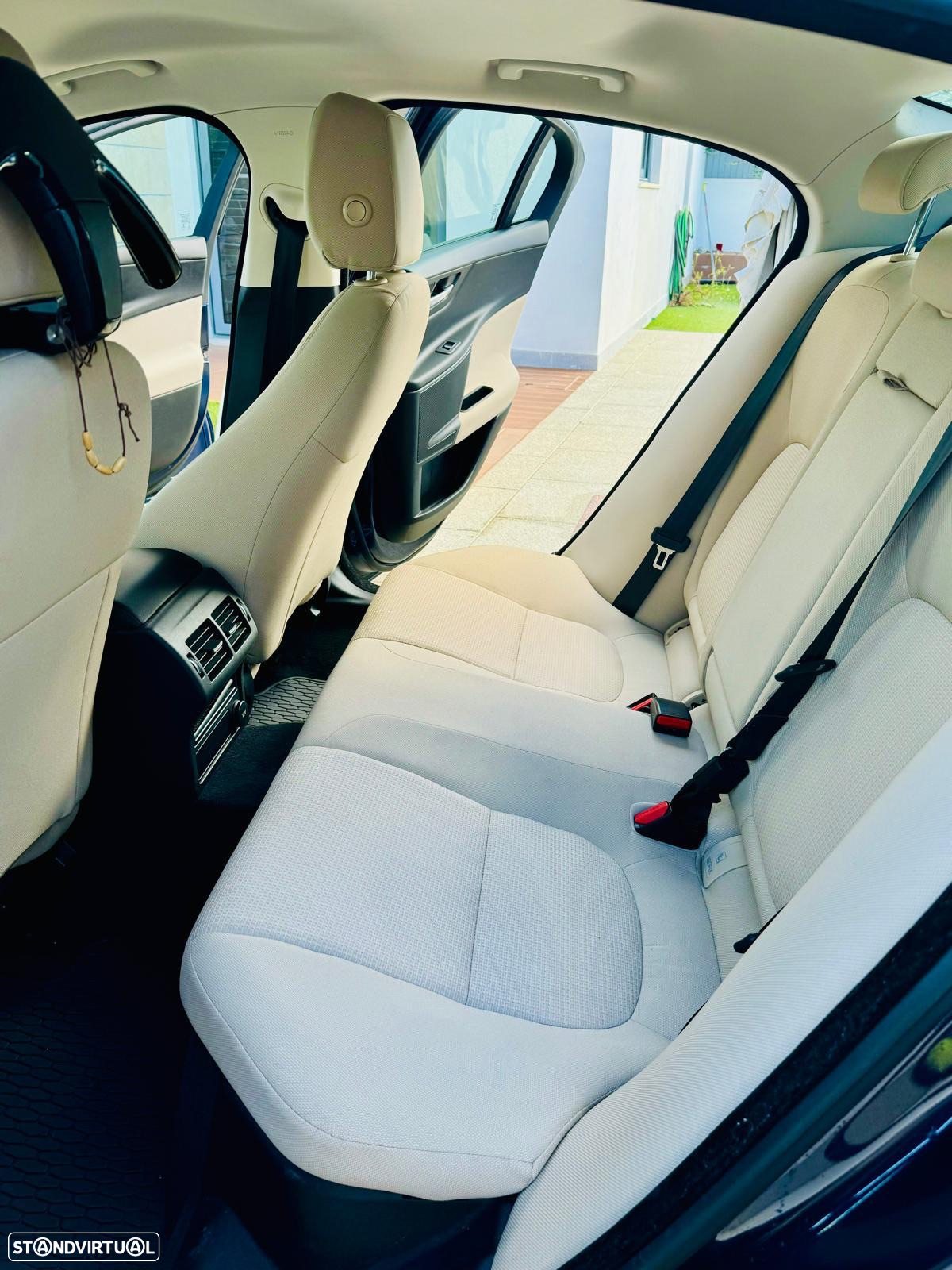 Jaguar XE 2.0 D Prestige Aut. - 12
