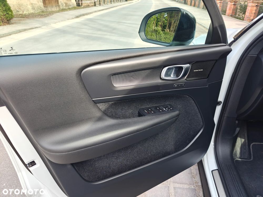 Volvo XC 40 D4 AWD Geartronic R-Design - 16