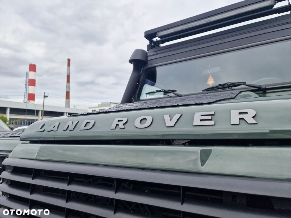 Land Rover Defender 2.4 TD4 SE - 17
