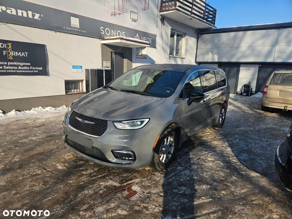 Chrysler Pacifica - 5