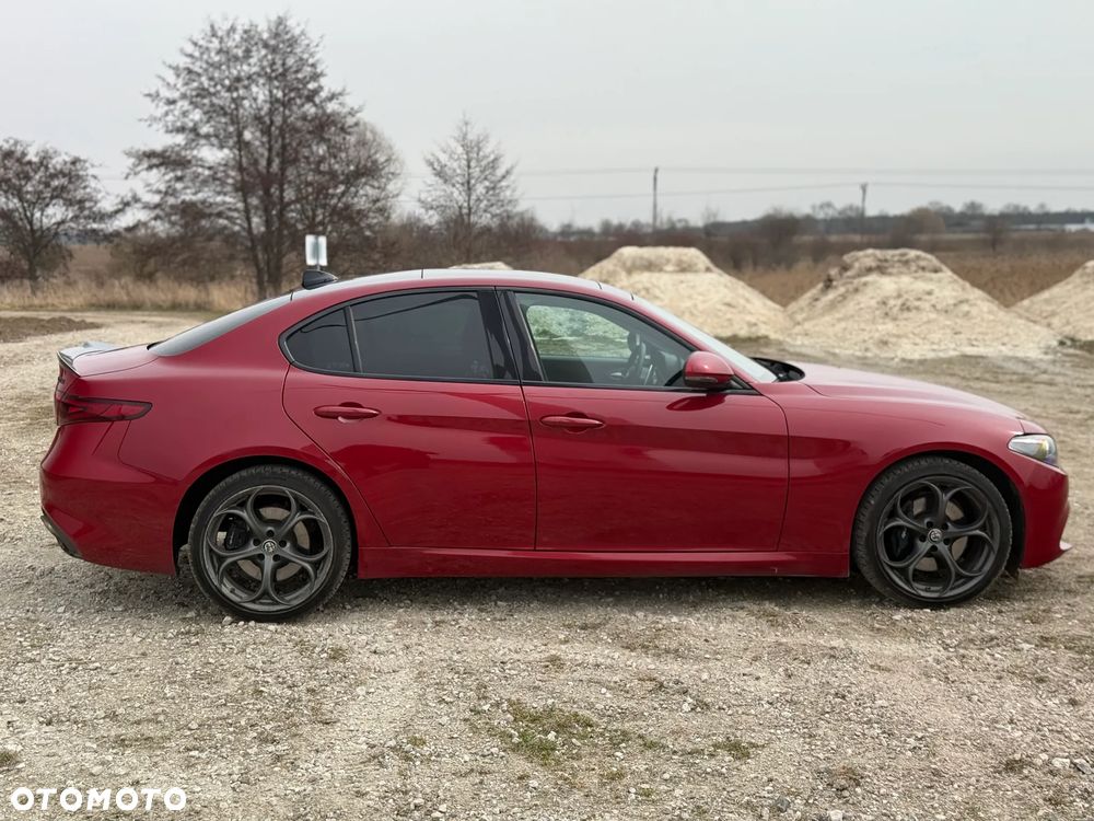 Alfa Romeo Giulia 2.0 Turbo 16V AT8-Q4 Ti - 8