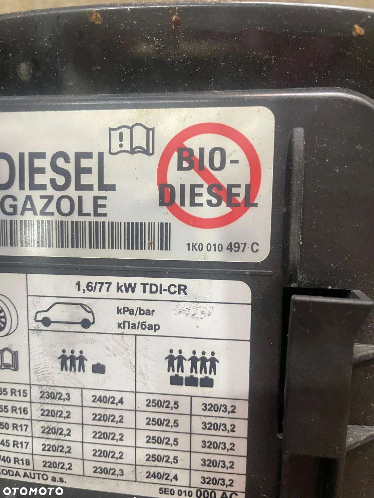 Klapka wlewu paliwa Skoda Octavia III 3 5E0809702 1K0010497C - 4