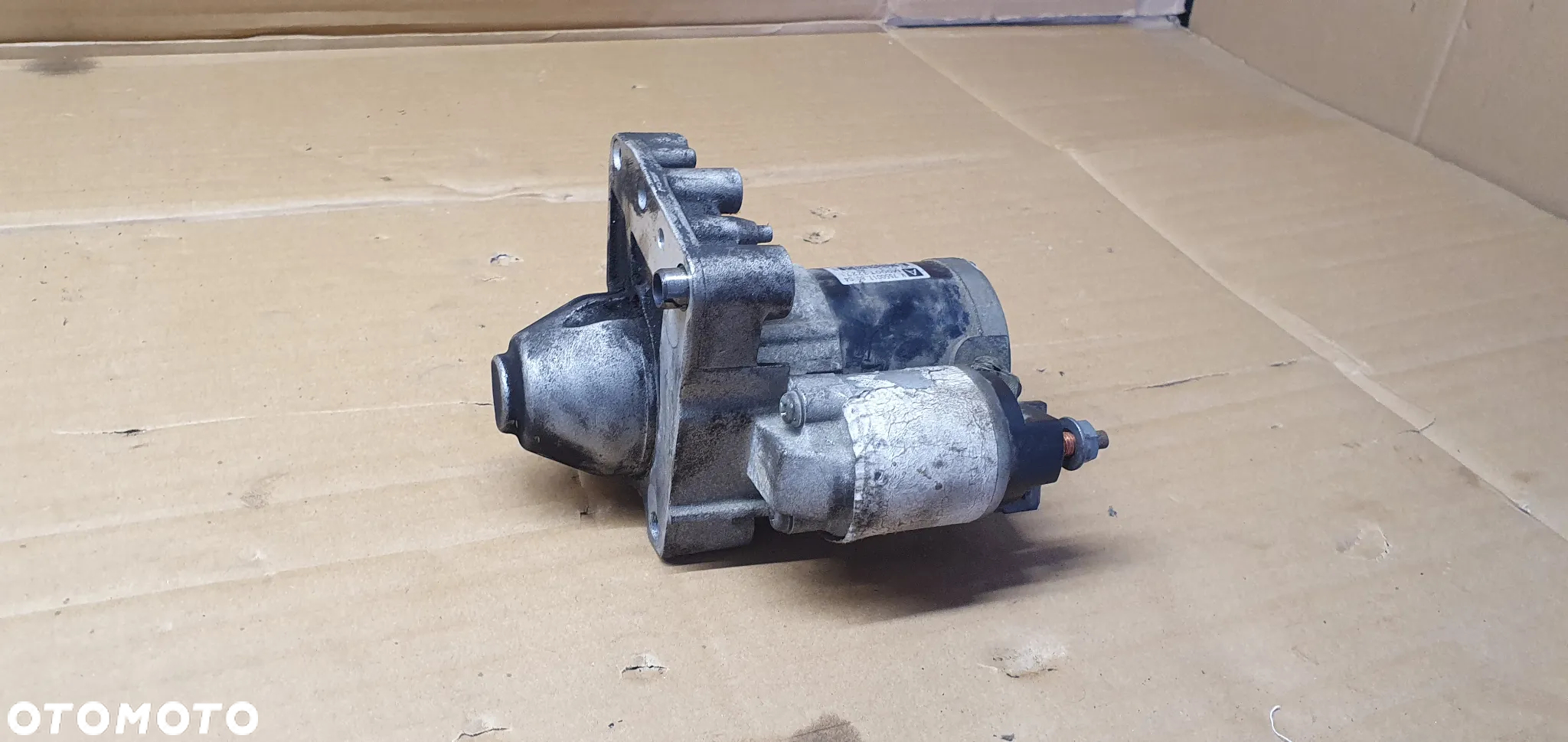 Rozrusznik starter silnika Peugeot 3008 1.6 THP V755001780 - 2