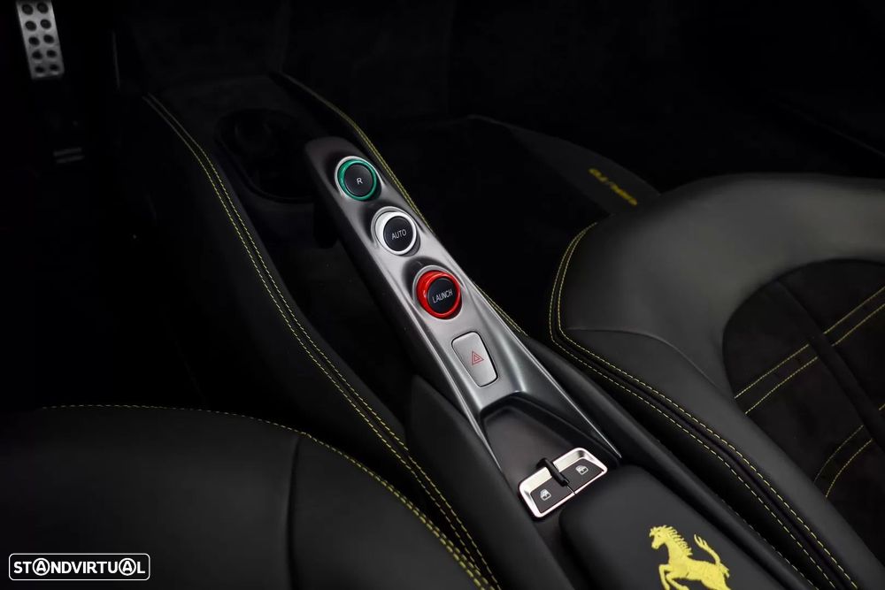 Ferrari F8 Tributo 3.9 Twin-Turbo V8 — fotografia 12