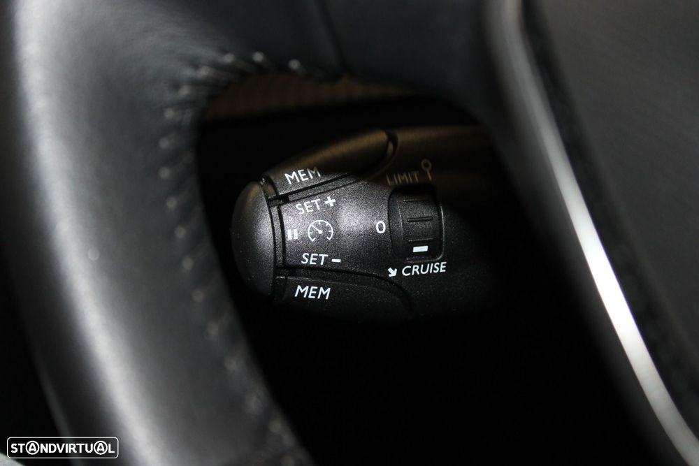 Peugeot 2008 1.5 BlueHDi Allure EAT8 - 13