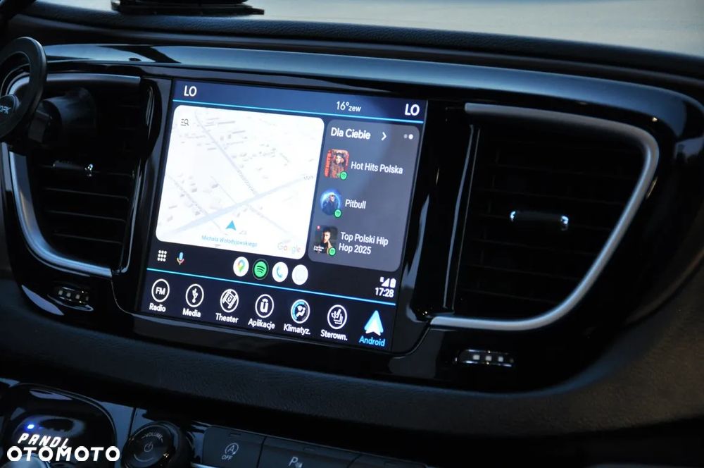 Chrysler Pacifica - 25