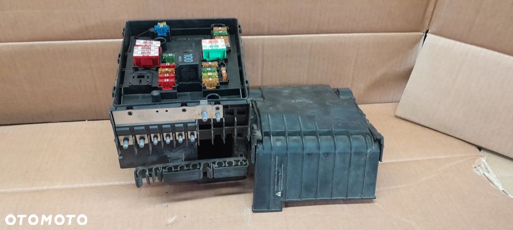 VOLKSWAGEN TIGUAN 5N0 2.0 TDI SKRZYNKA BEZPIECZNIKÓW - 2