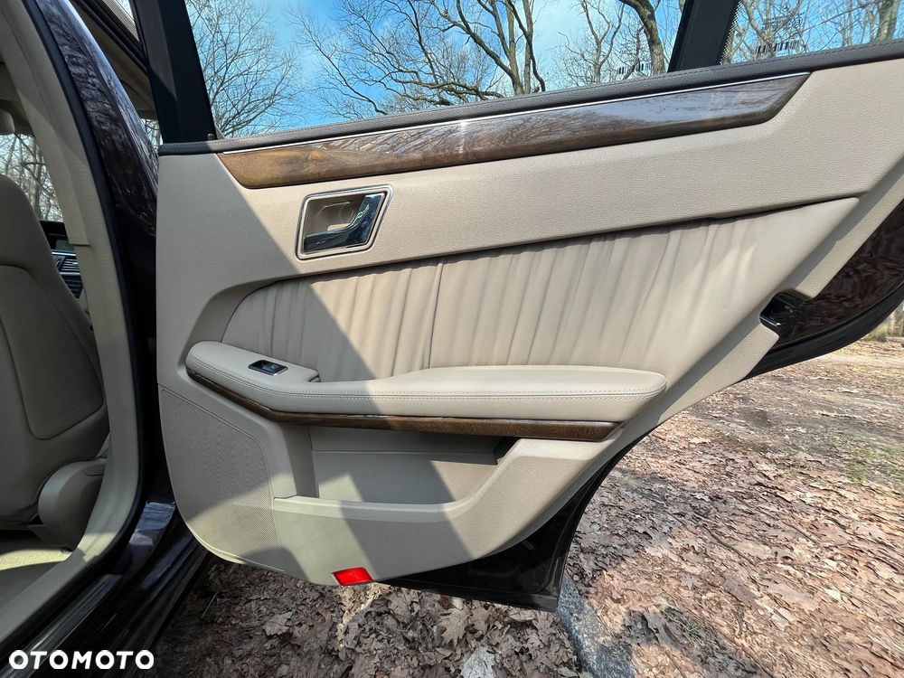 Mercedes-Benz Klasa E 350 CGI BlueEFFICIENCY Elegance - 17