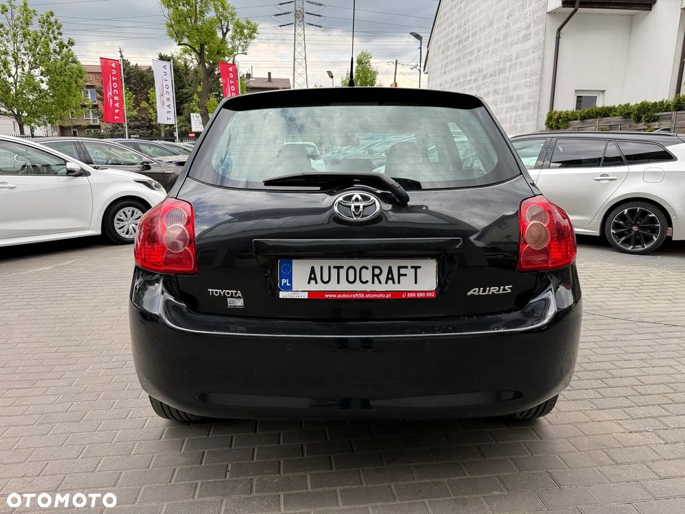 Toyota Auris 1.8 Premium - 23