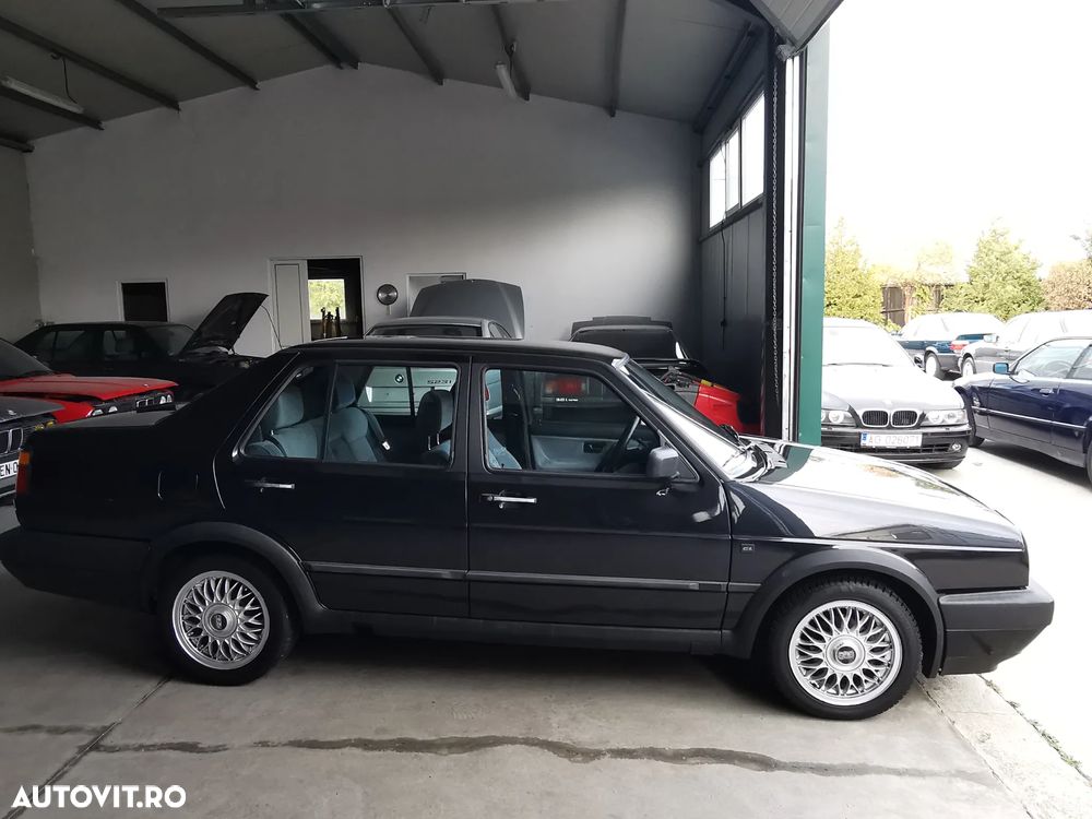 Volkswagen Jetta - 1