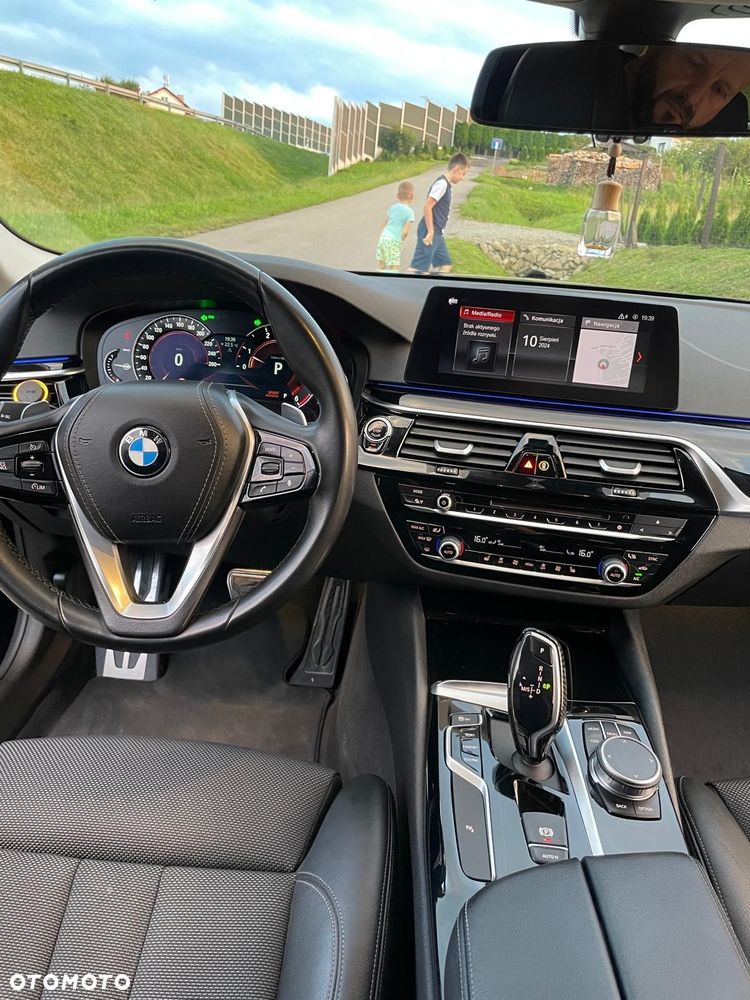 BMW Seria 5 520d xDrive - 11