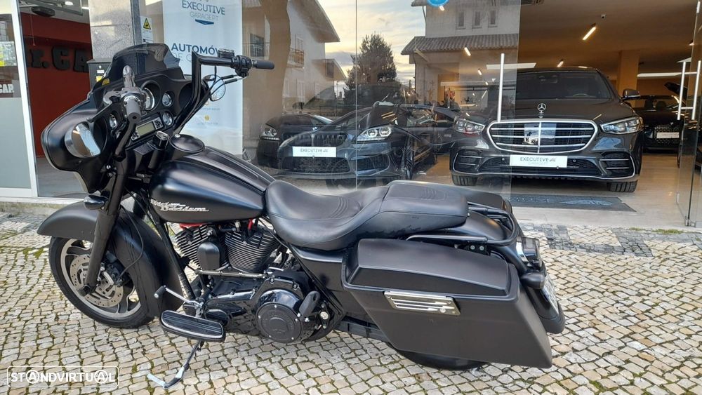 Harley-Davidson FLH X Street Glide - 11