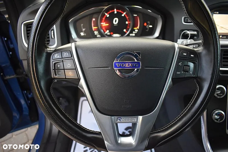 Volvo V60 D4 R-Design - 12