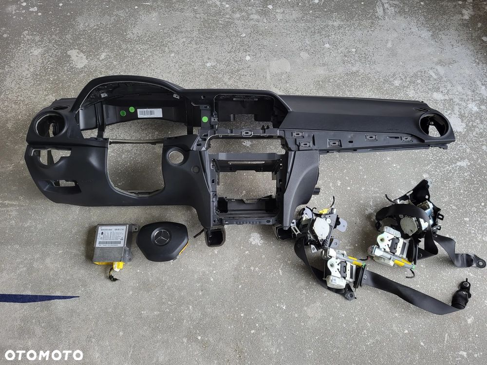 MERCEDES W204 LIFT DESKA KONSOLA AIRBAG PASY KOMPLET