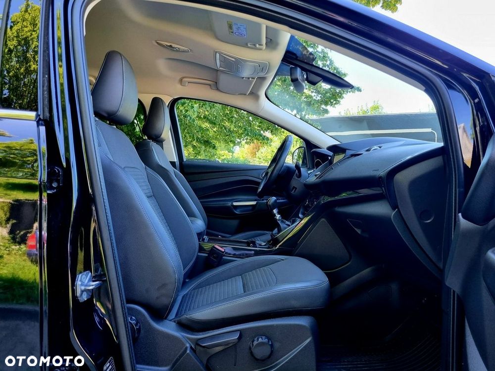 Ford Kuga 1.5 EcoBoost 2x4 Titanium - 11