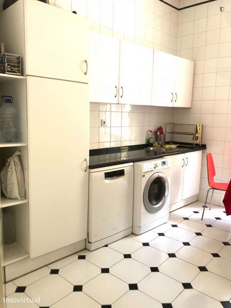 Quarto - localizado em Intendente Lisbon - Grande imagem: 3/29