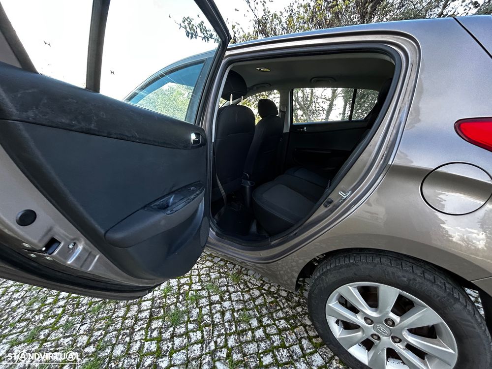 Hyundai i20 1.1 CRDi Urban - 9