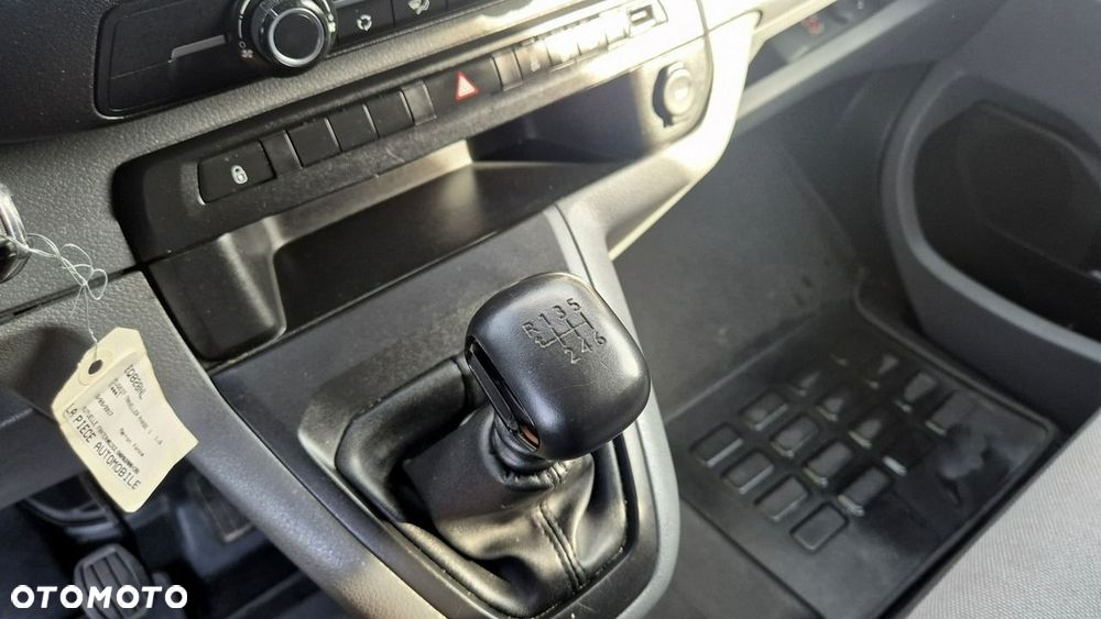 Peugeot Traveller - 15