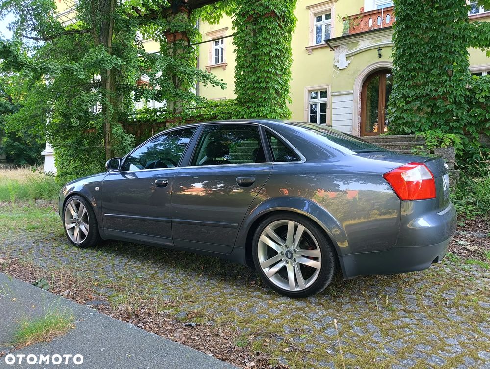 Audi A4 Limousine - 8