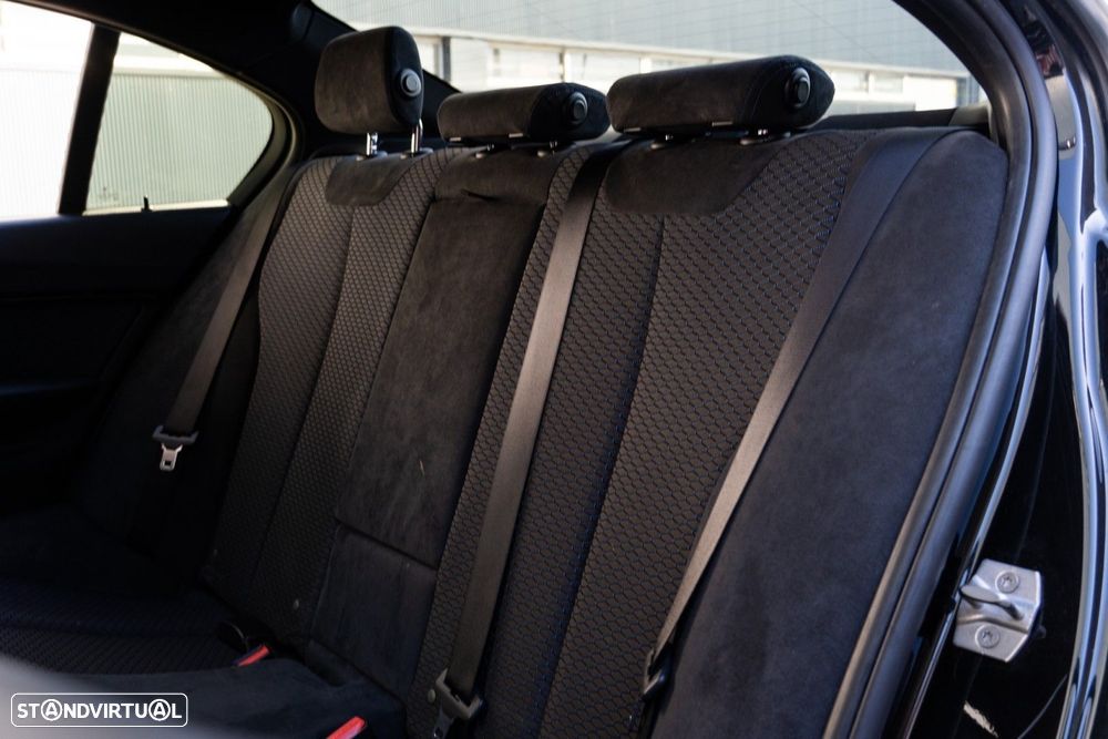 BMW 330 e iPerformance Pack M - 10