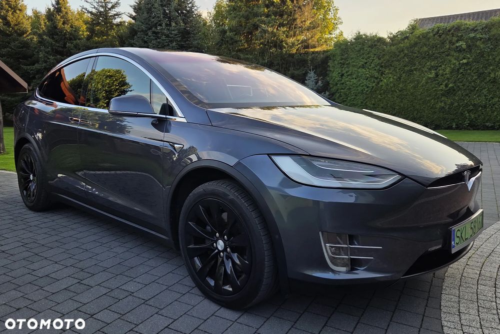 Tesla Model X - 9