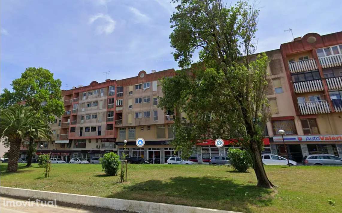 Transforme o Seu Sonho em Realidade: Apartamento T2 para Renovar com V - Grande imagem: 2/15